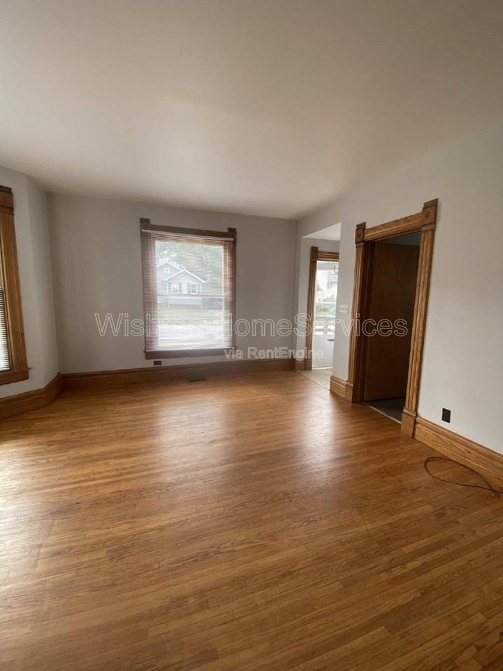 516 W Murray St - Photo 6 of 10