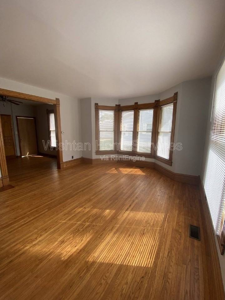 516 W Murray St - Photo 7 of 10