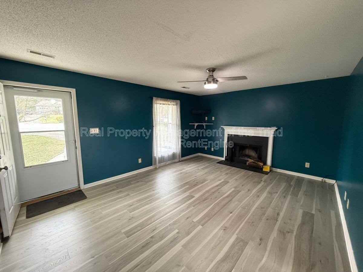 1805 Lois Ct - Photo 2 of 8
