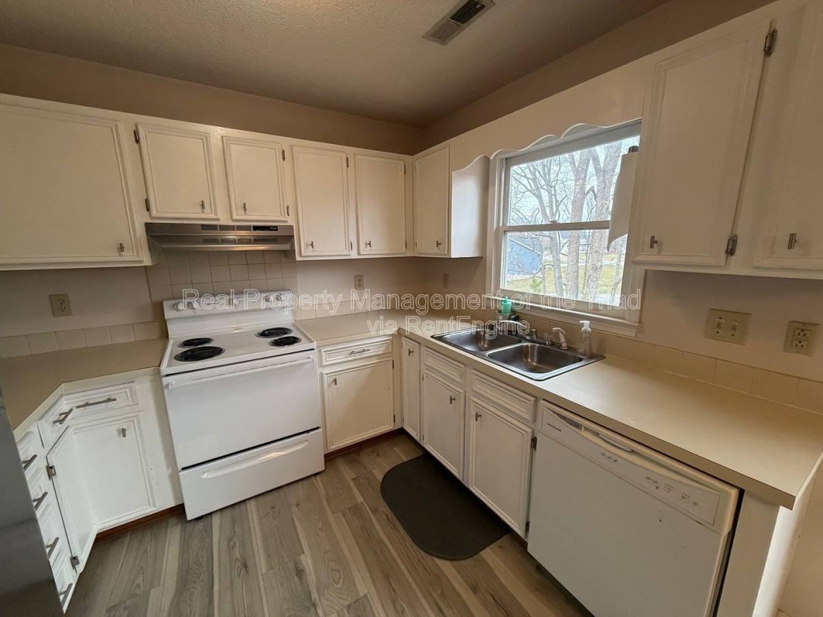 1805 Lois Ct - Photo 3 of 8