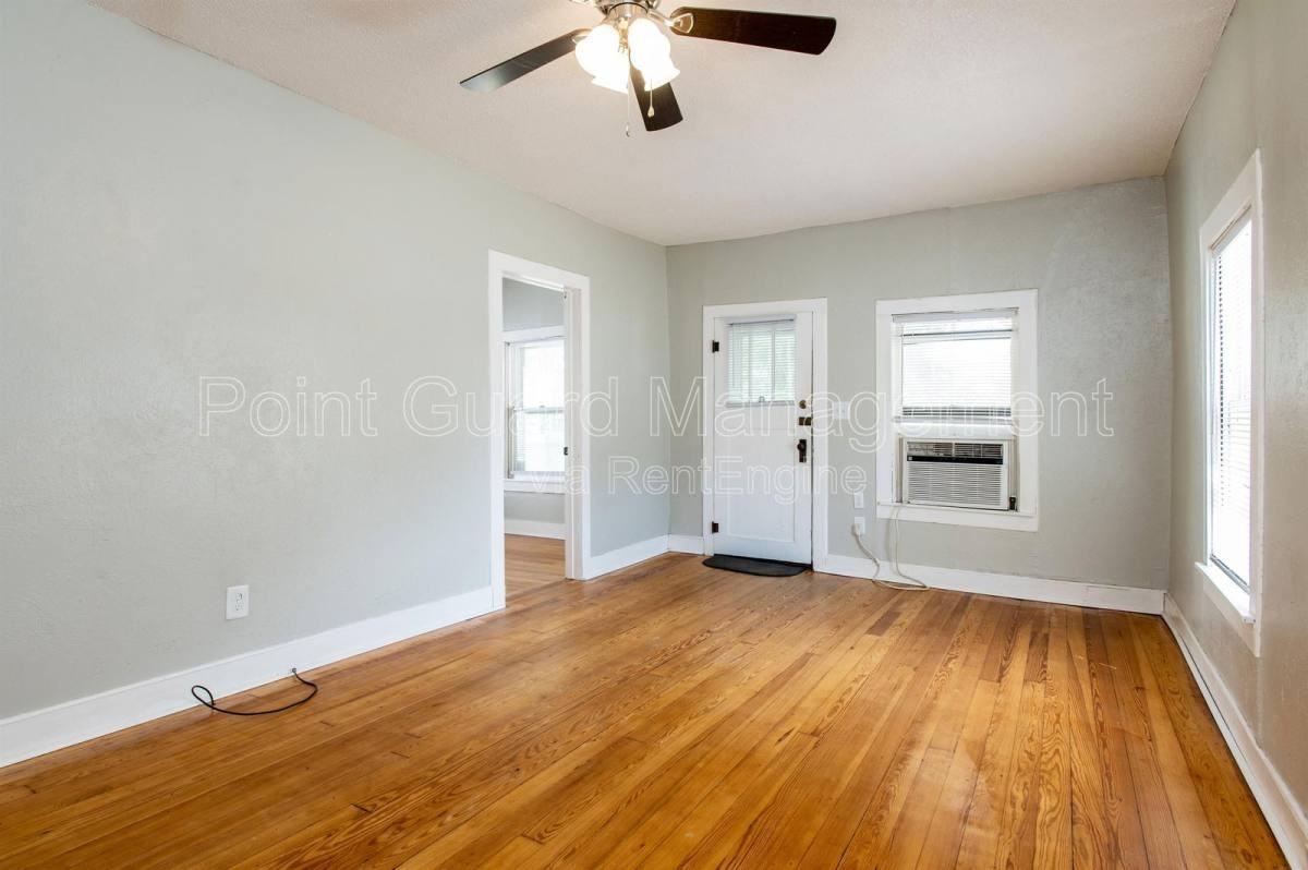 149 S Richmond Ave - Photo 2 of 10