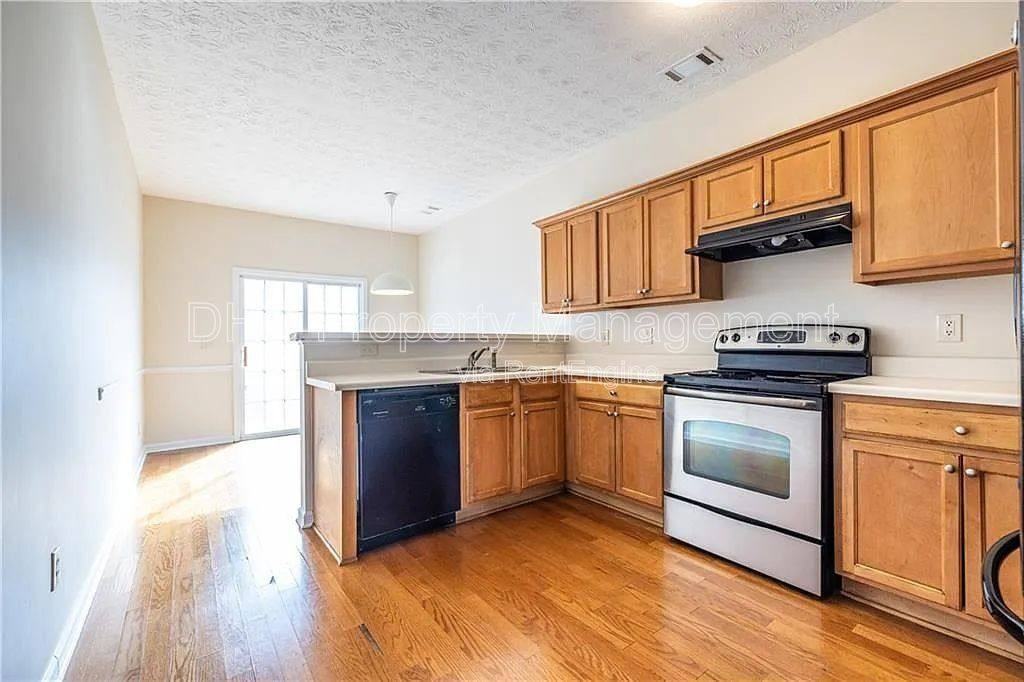 1476 Ashley Way - Photo 3 of 10