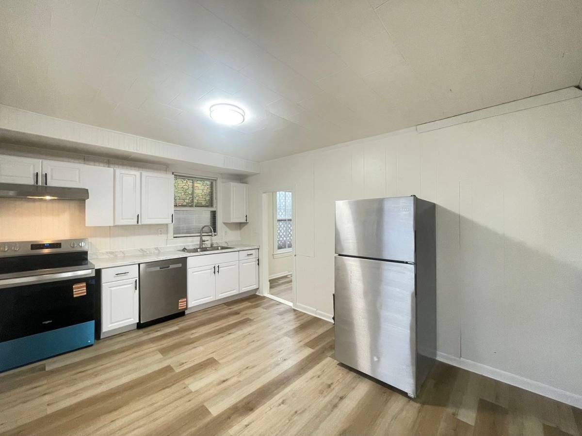 475 Wilson St - Photo 2 of 10