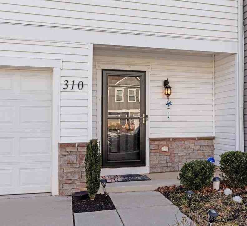 310 Maple Run Dr - Photo 2 of 10