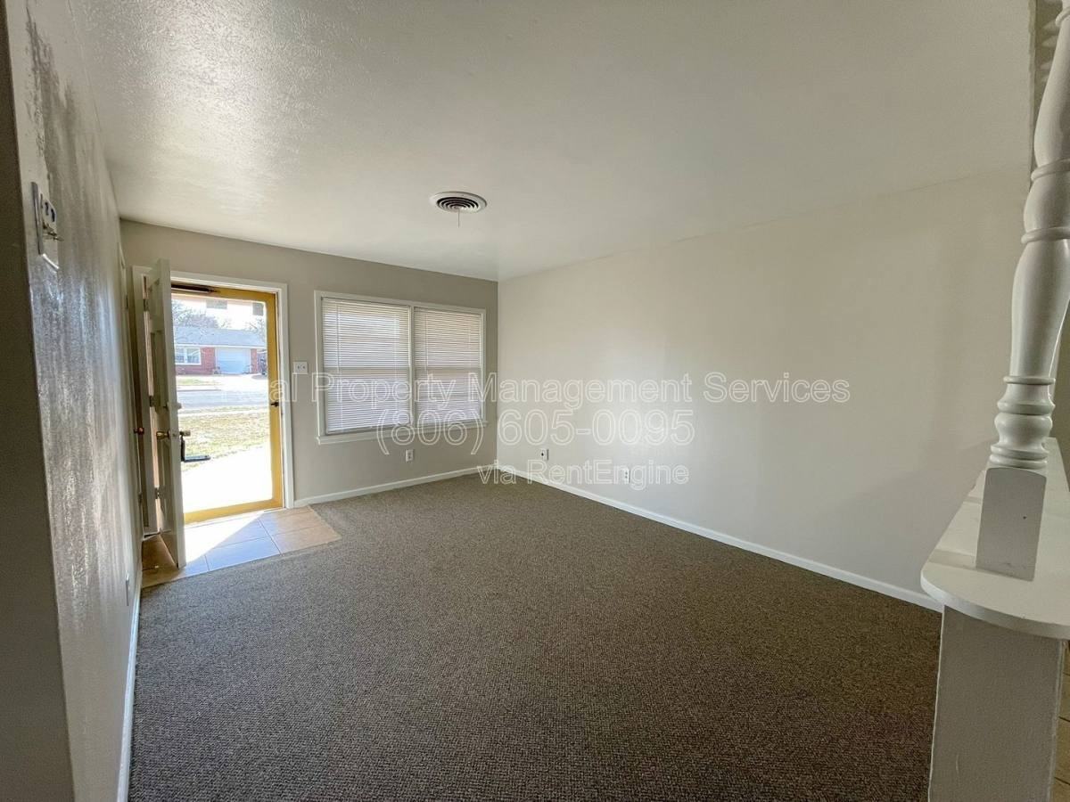 5424 6th St - Photo 2 of 10