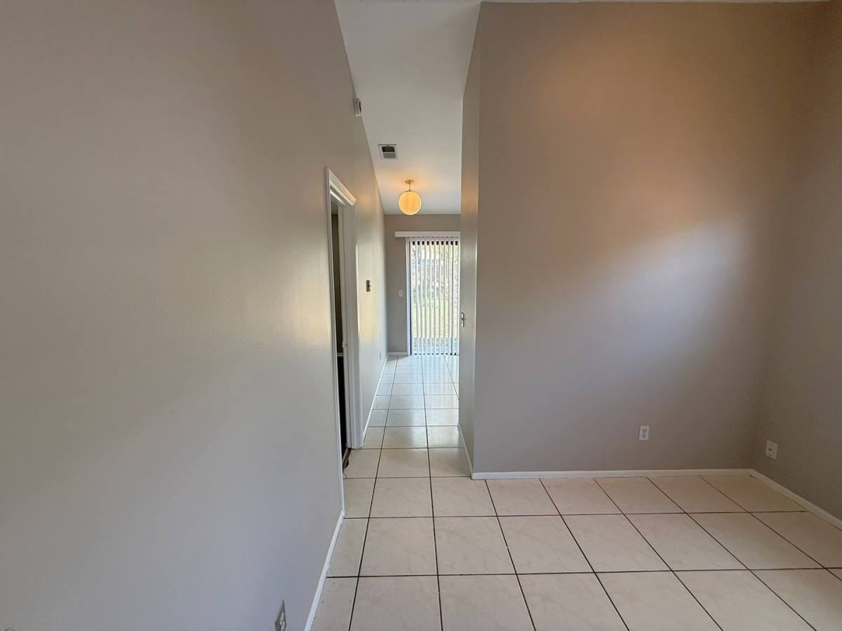 2453 E Illiana St - Photo 2 of 10