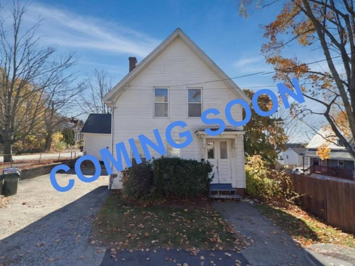 475 Manchester St #2 - Photo 3 of 10