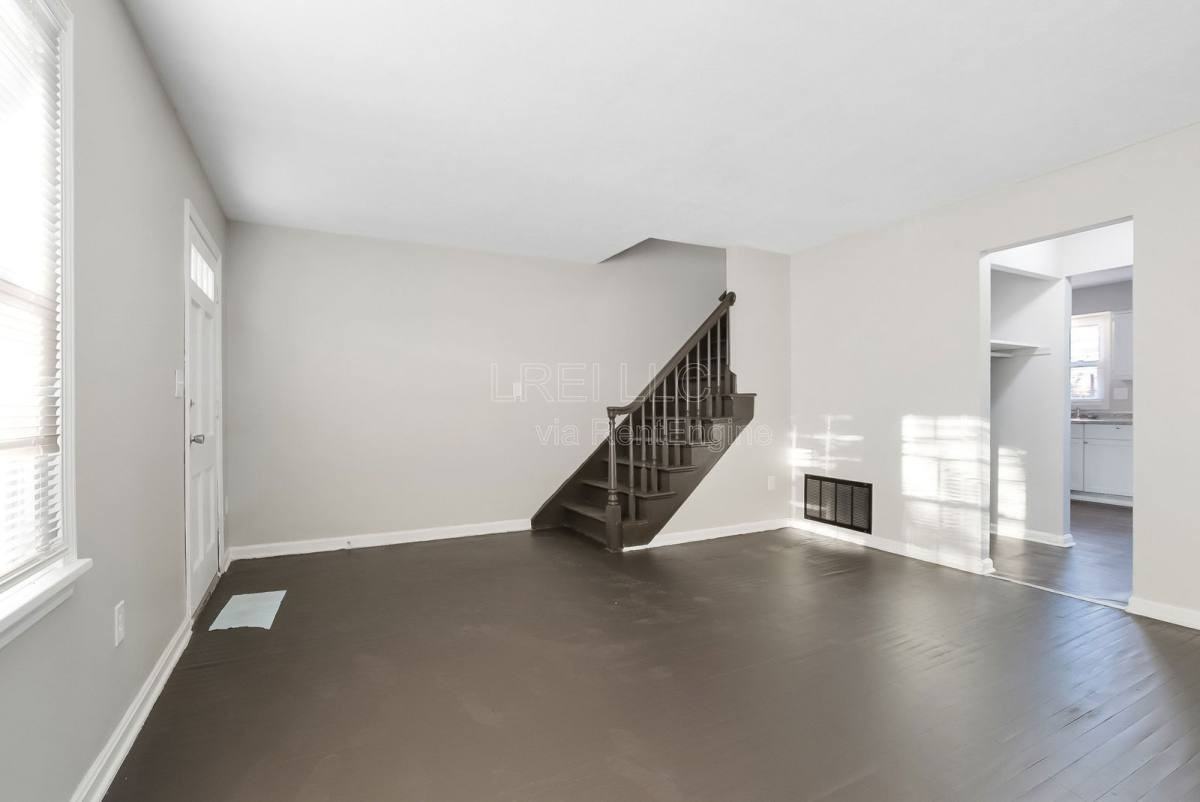 5011 Wabash Pl - Photo 2 of 10