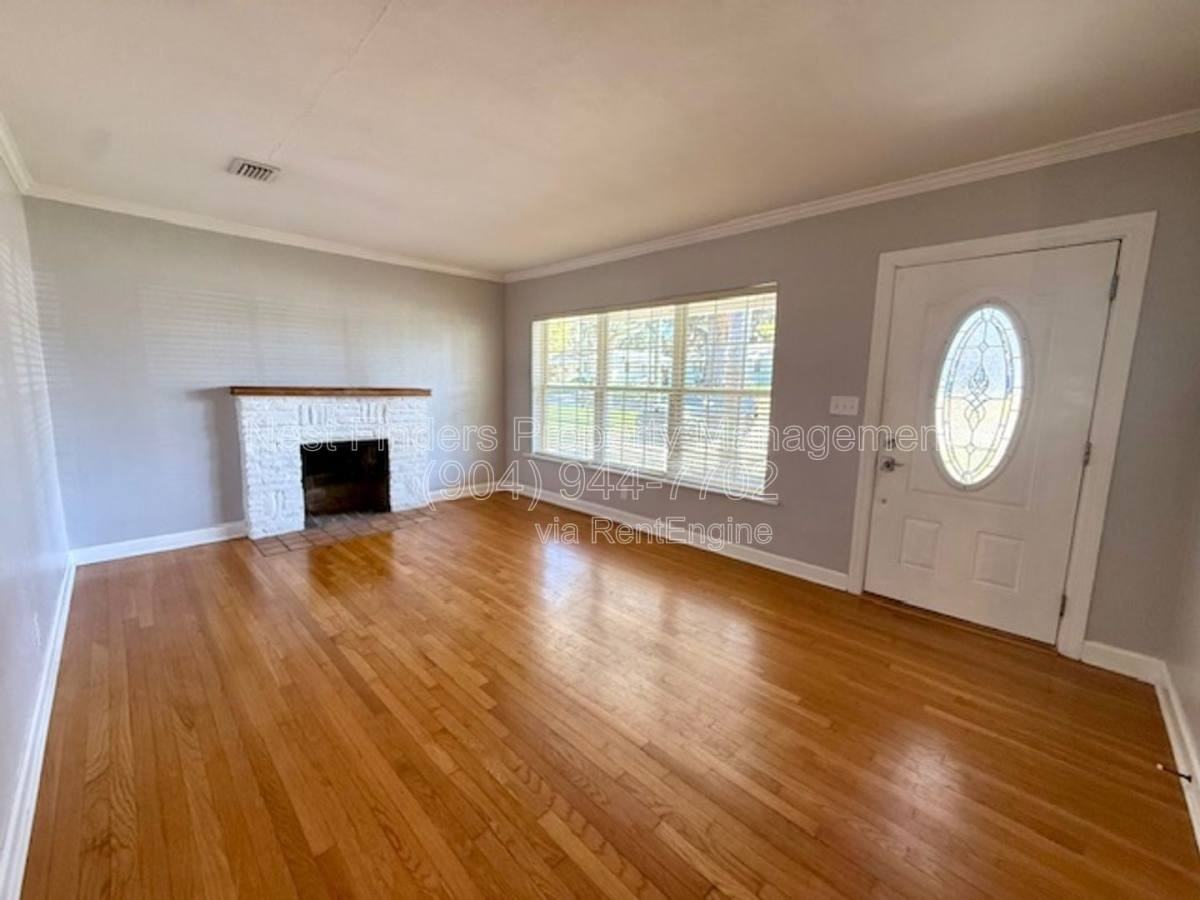 5252 Rollins Ave - Photo 3 of 10