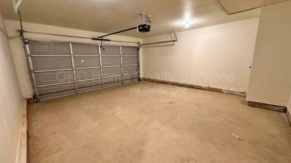 11419 N University Ave - Photo 2 of 10