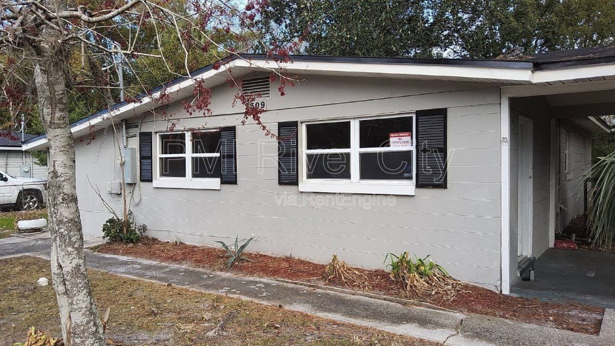 2309 Lane Ave S - Photo 2 of 10