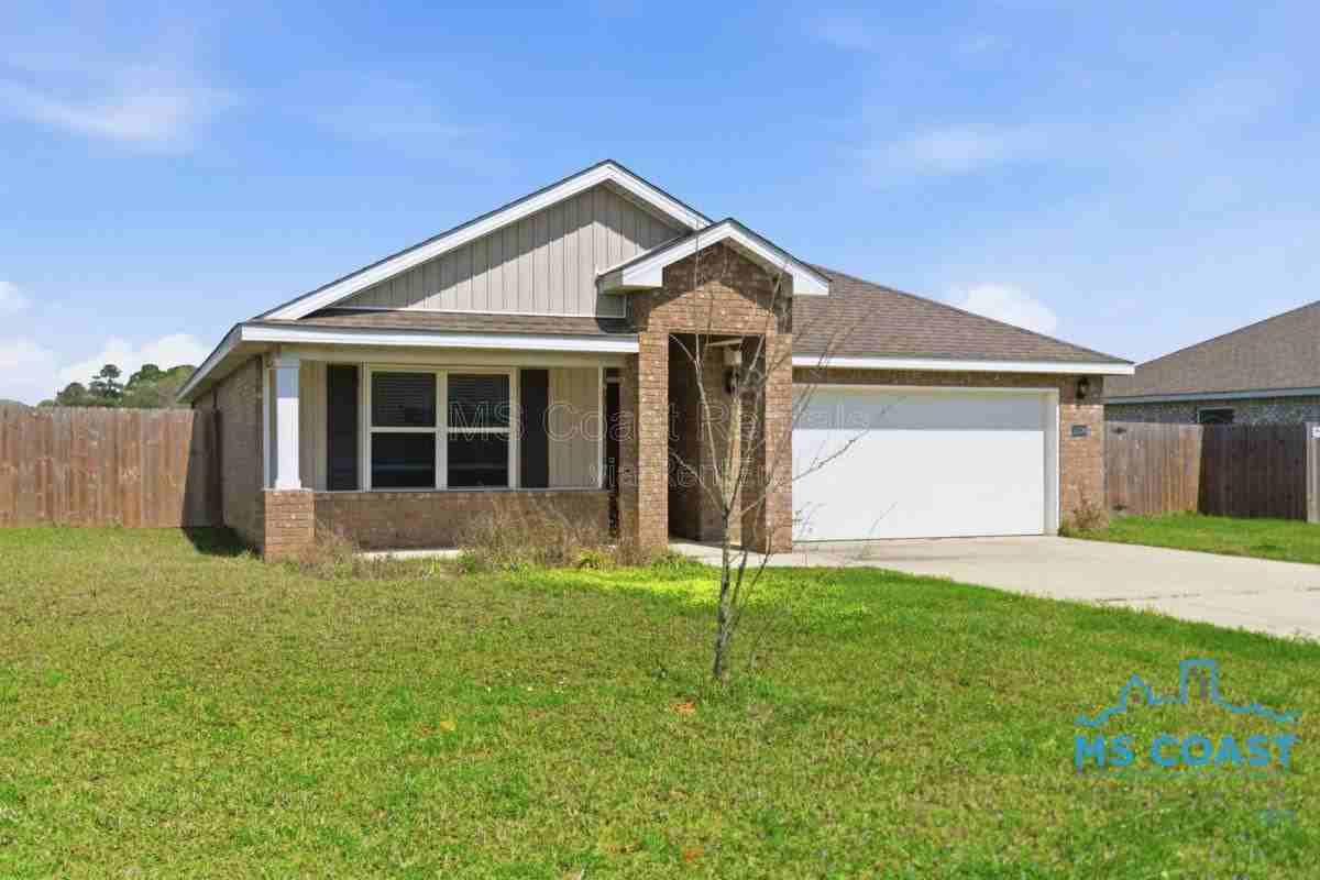 15336 Leighwood Ln - Photo 2 of 10