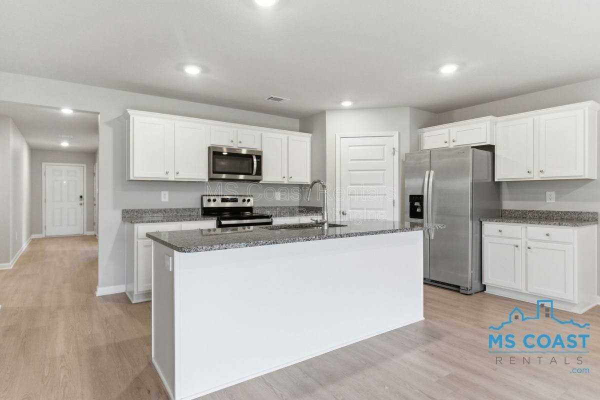 15336 Leighwood Ln - Photo 3 of 10