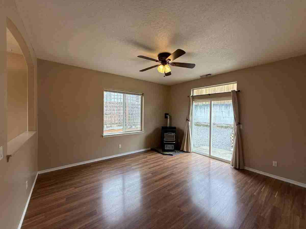 1631 S 59th St - Photo 3 of 10