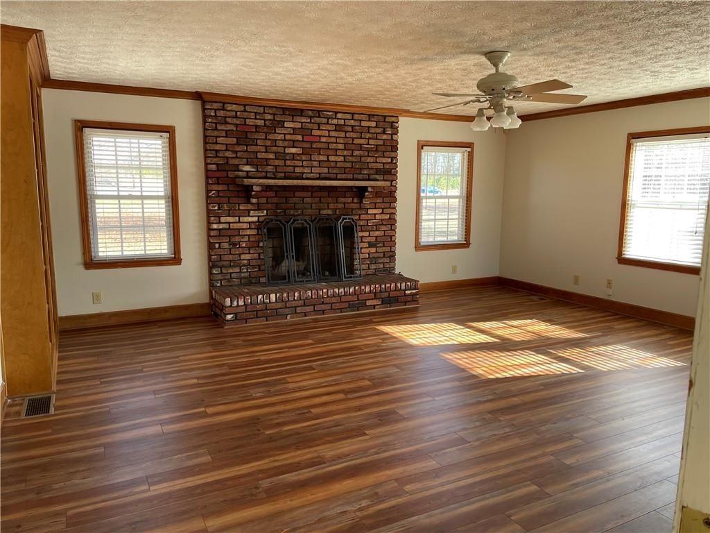 3633 Loganville Hwy - Photo 4 of 32