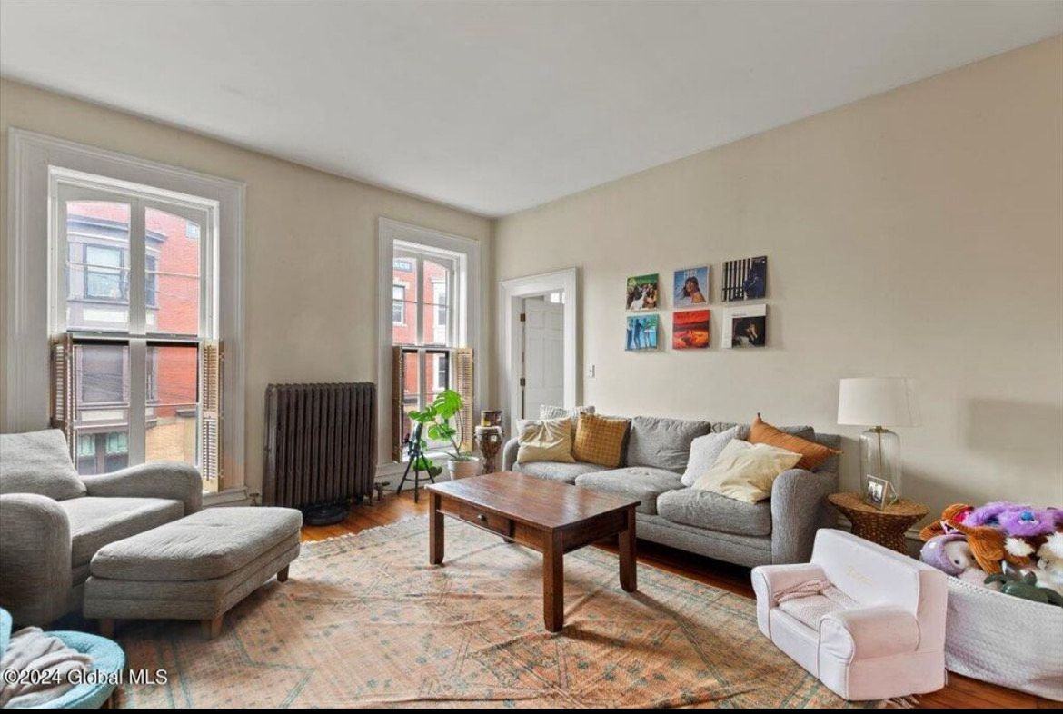 112 Washington St - Photo 2 of 13