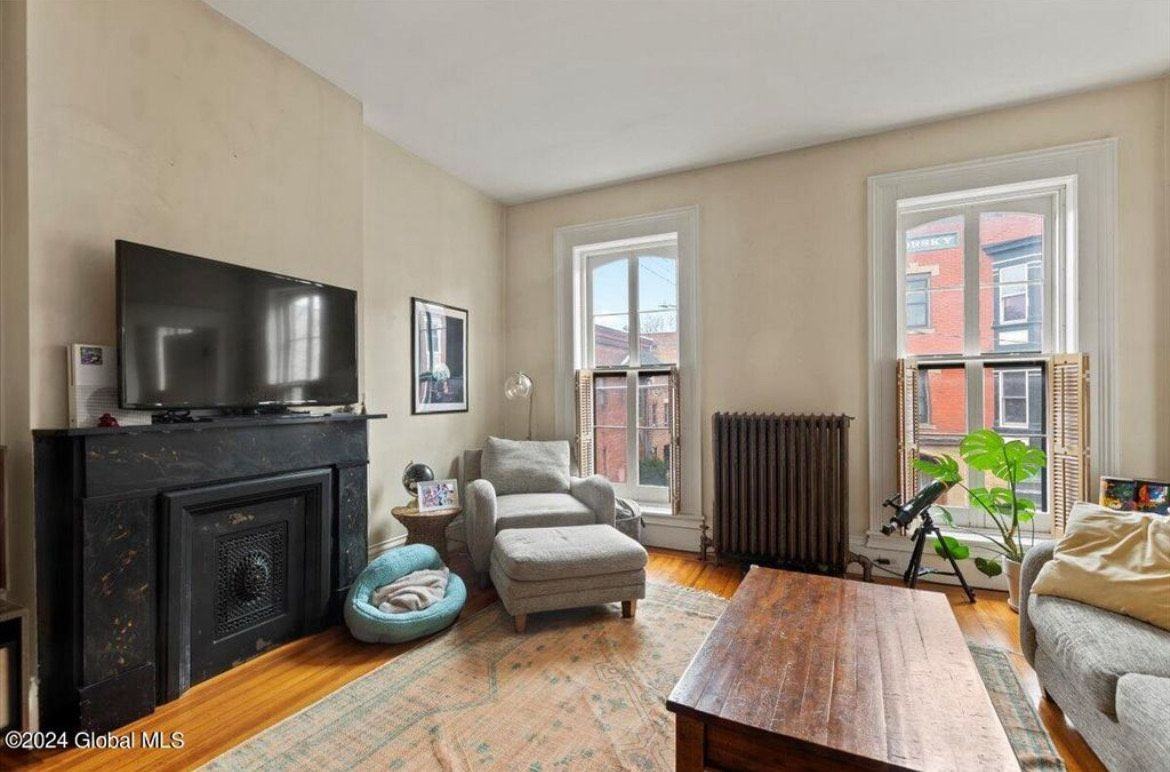 112 Washington St - Photo 3 of 13