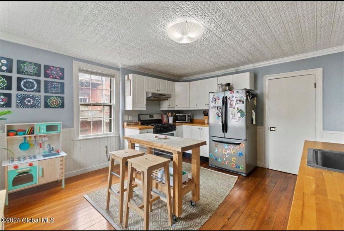 112 Washington St - Photo 5 of 13