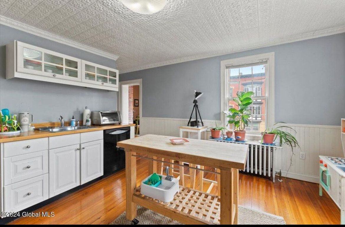 112 Washington St - Photo 6 of 13