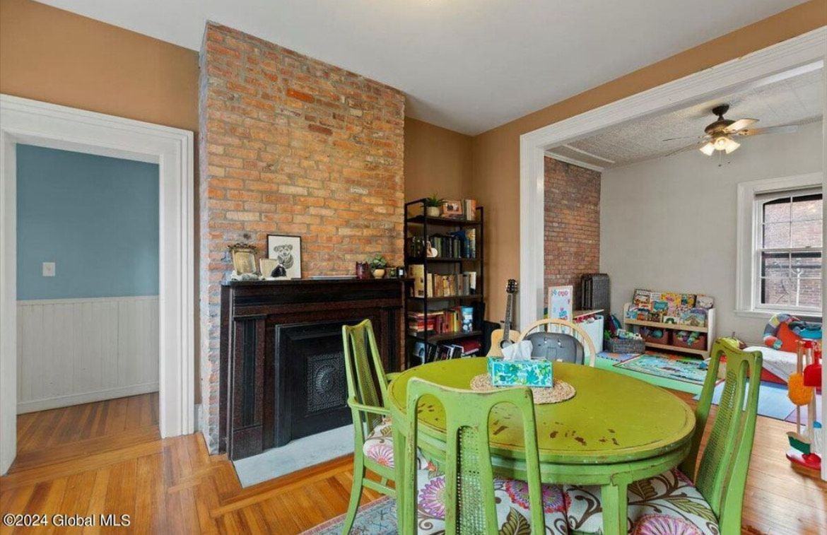 112 Washington St - Photo 7 of 13