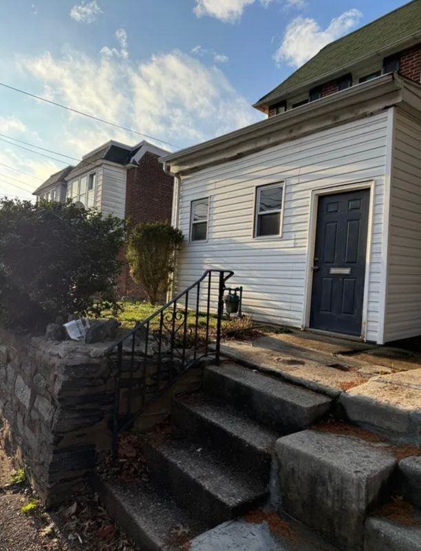 216 E 24th St - Photo 3 of 13