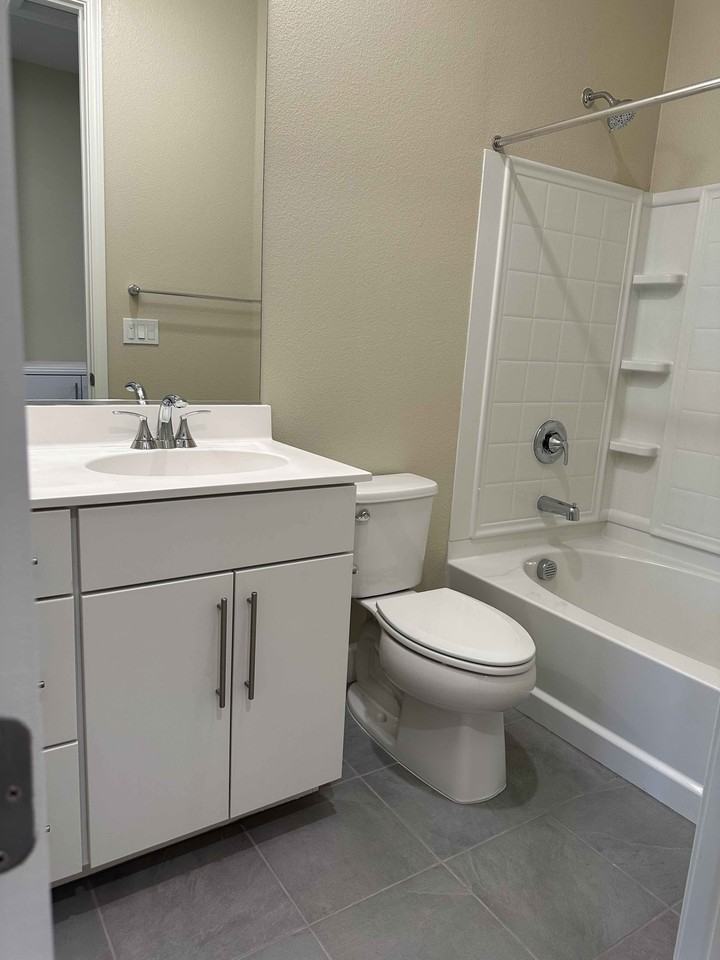 400 Industrial Parkway - Photo 3 of 10