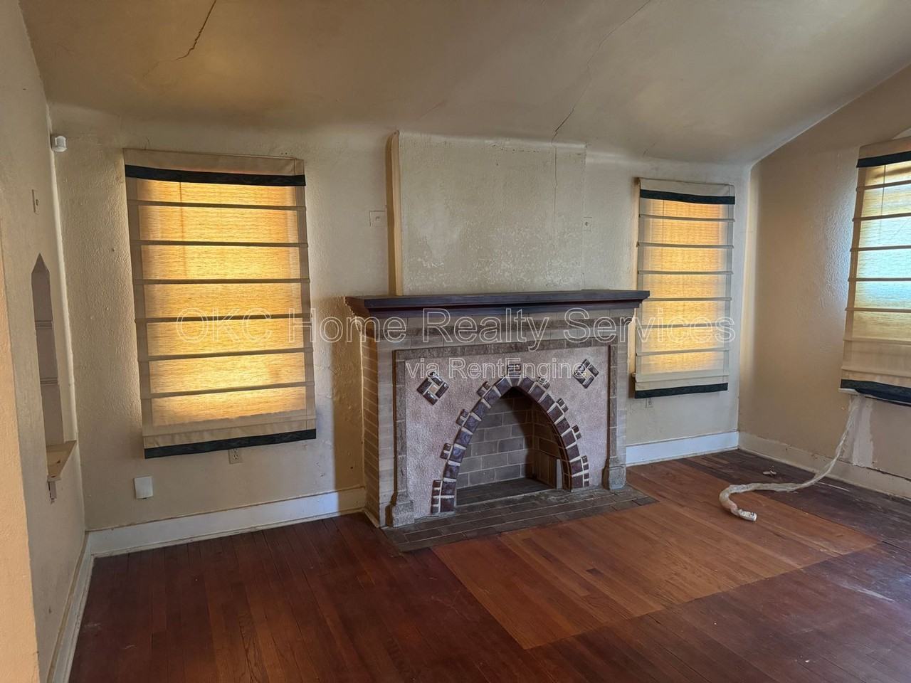 2225 Glen Ellyn St - Photo 2 of 9