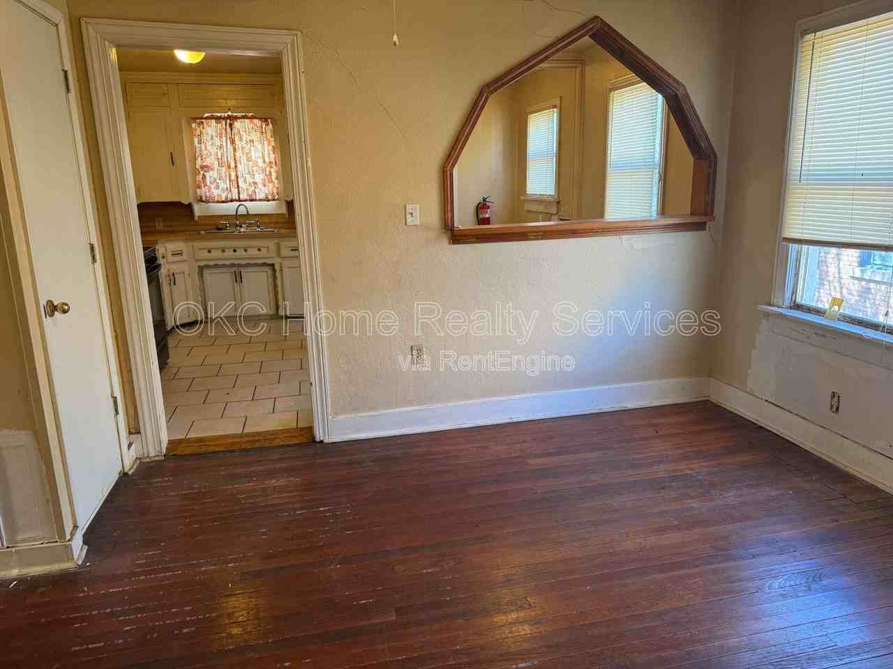 2225 Glen Ellyn St - Photo 4 of 9