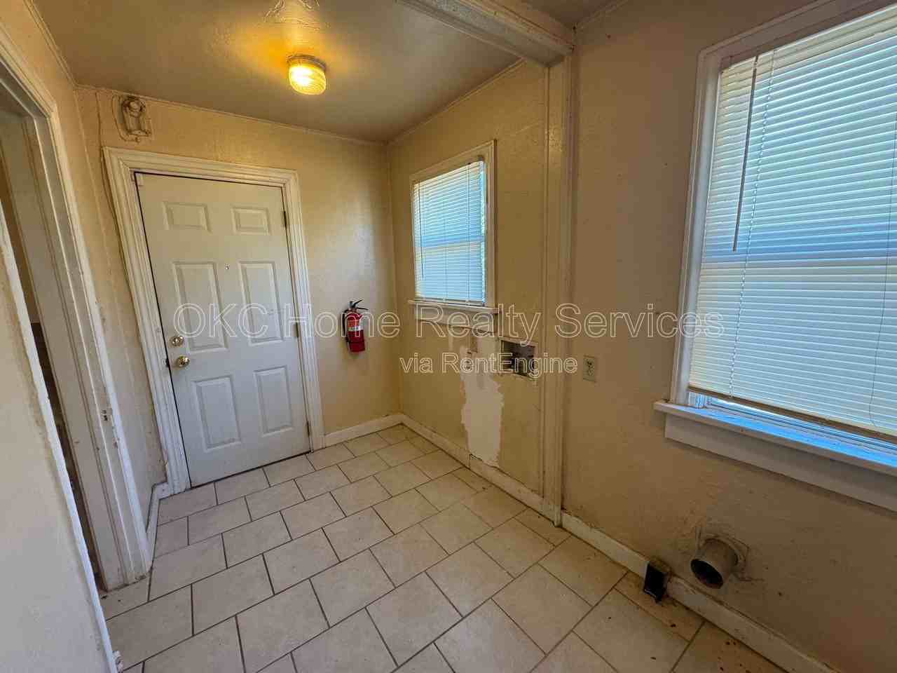 2225 Glen Ellyn St - Photo 5 of 9