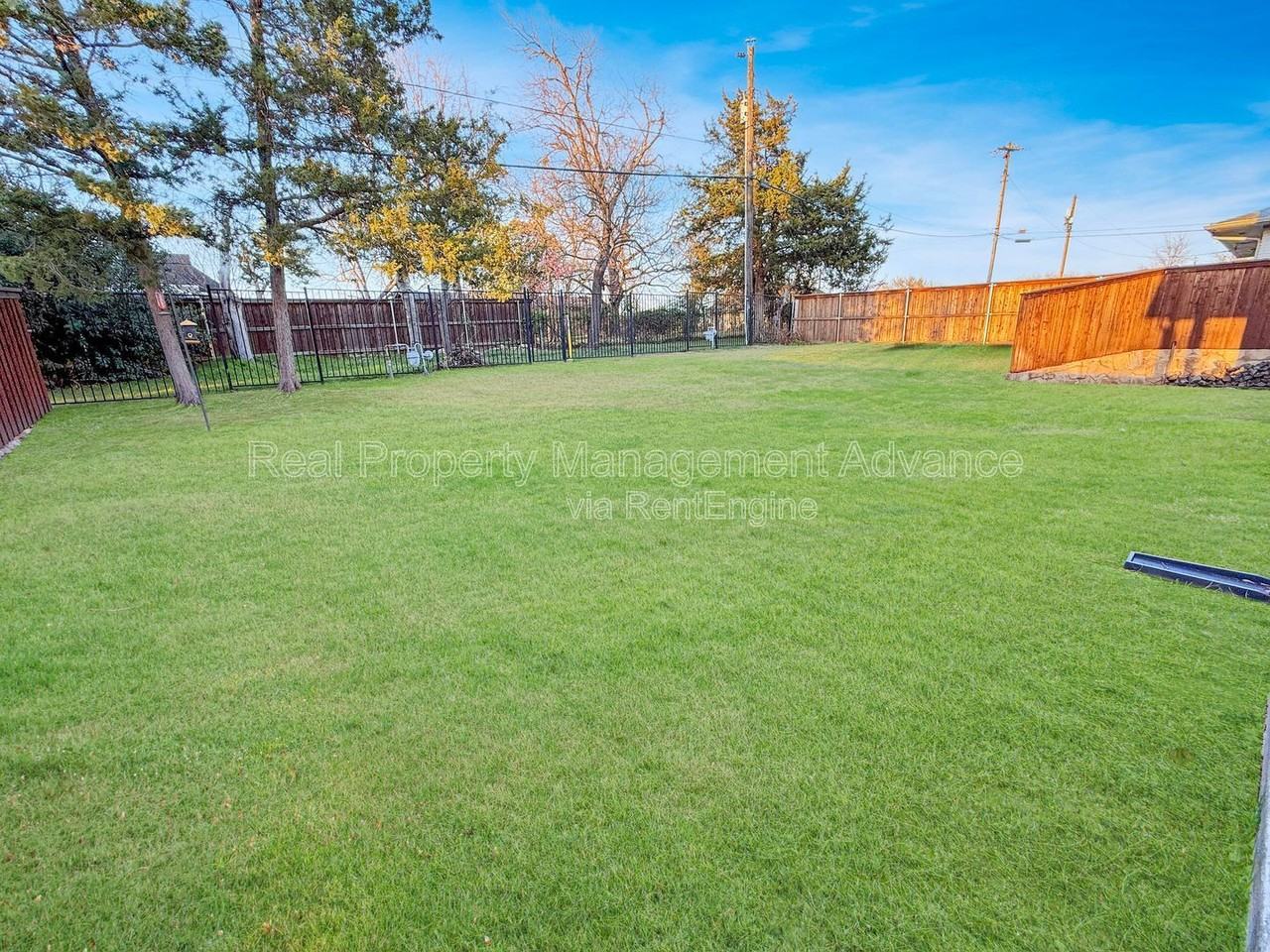 313 E 3rd St - Photo 5 of 29