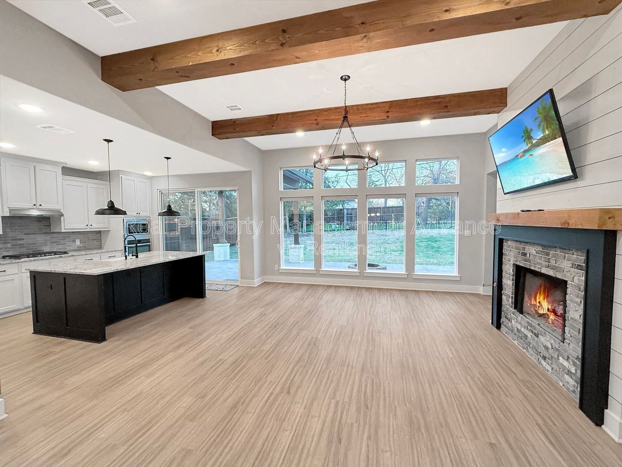 313 E 3rd St - Photo 7 of 29