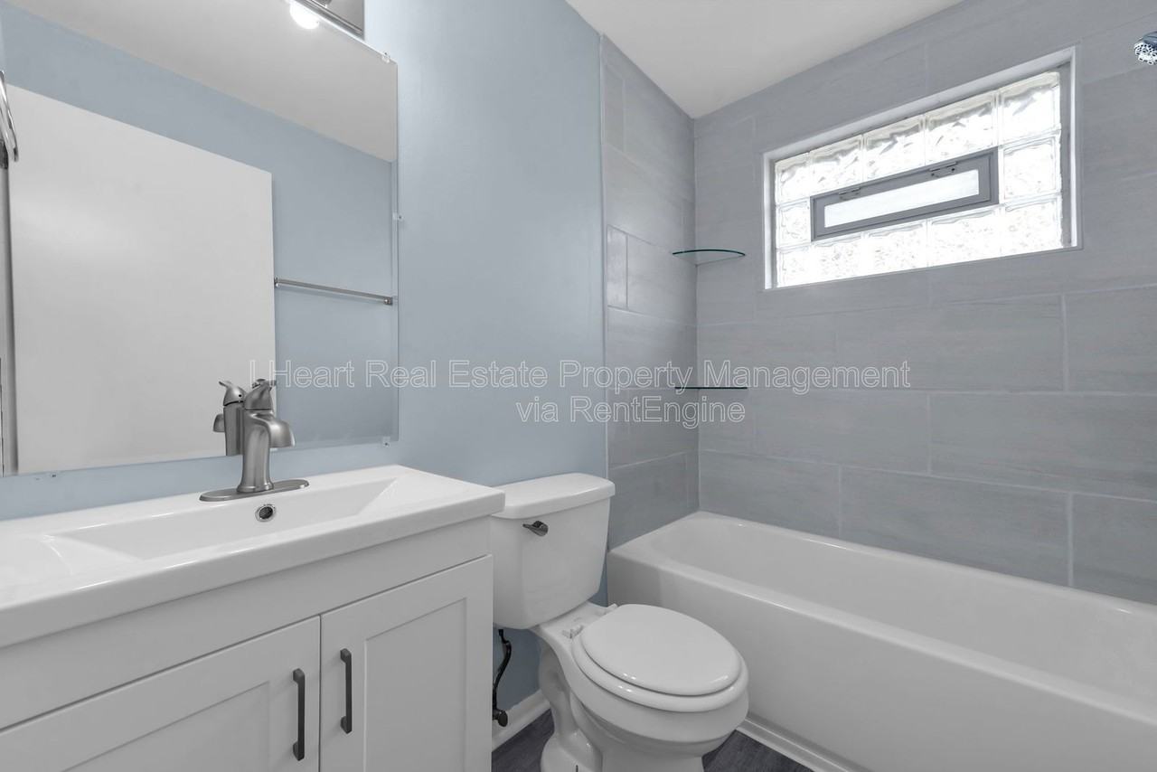 880 N Meadows Ct #J - Photo 5 of 32