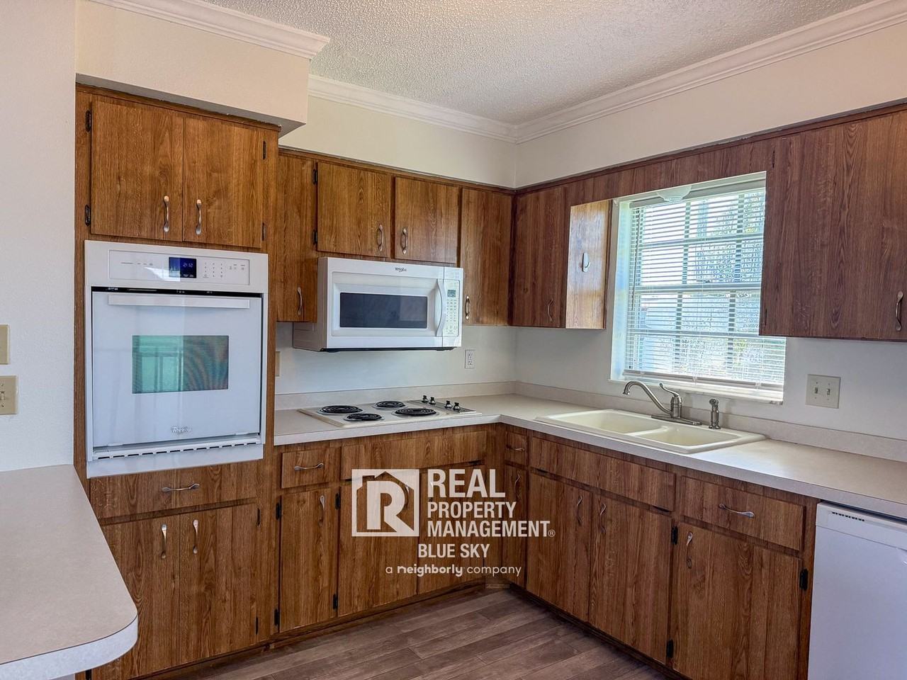 6704 Hickorywood Ln - Photo 7 of 24