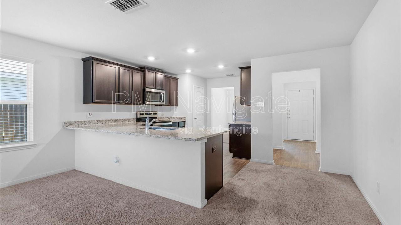 11737 Davalos Ln - Photo 4 of 24