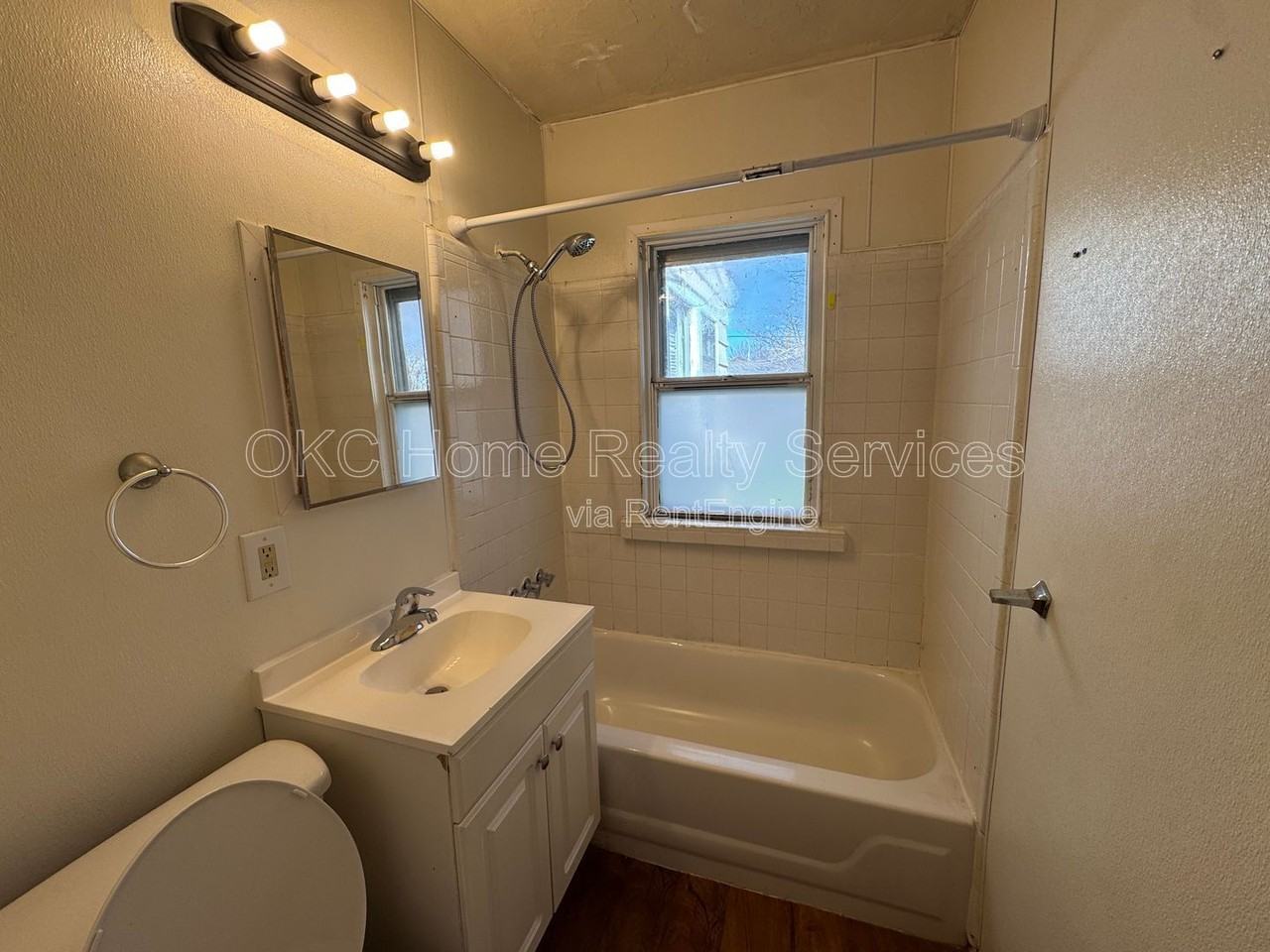 2148 N Stonewall Ave - Photo 4 of 12