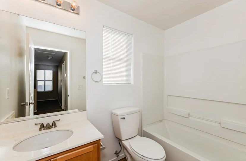 2728 Wesley Avenue - Photo 3 of 9