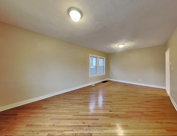 2728 Wesley Avenue - Photo 4 of 9