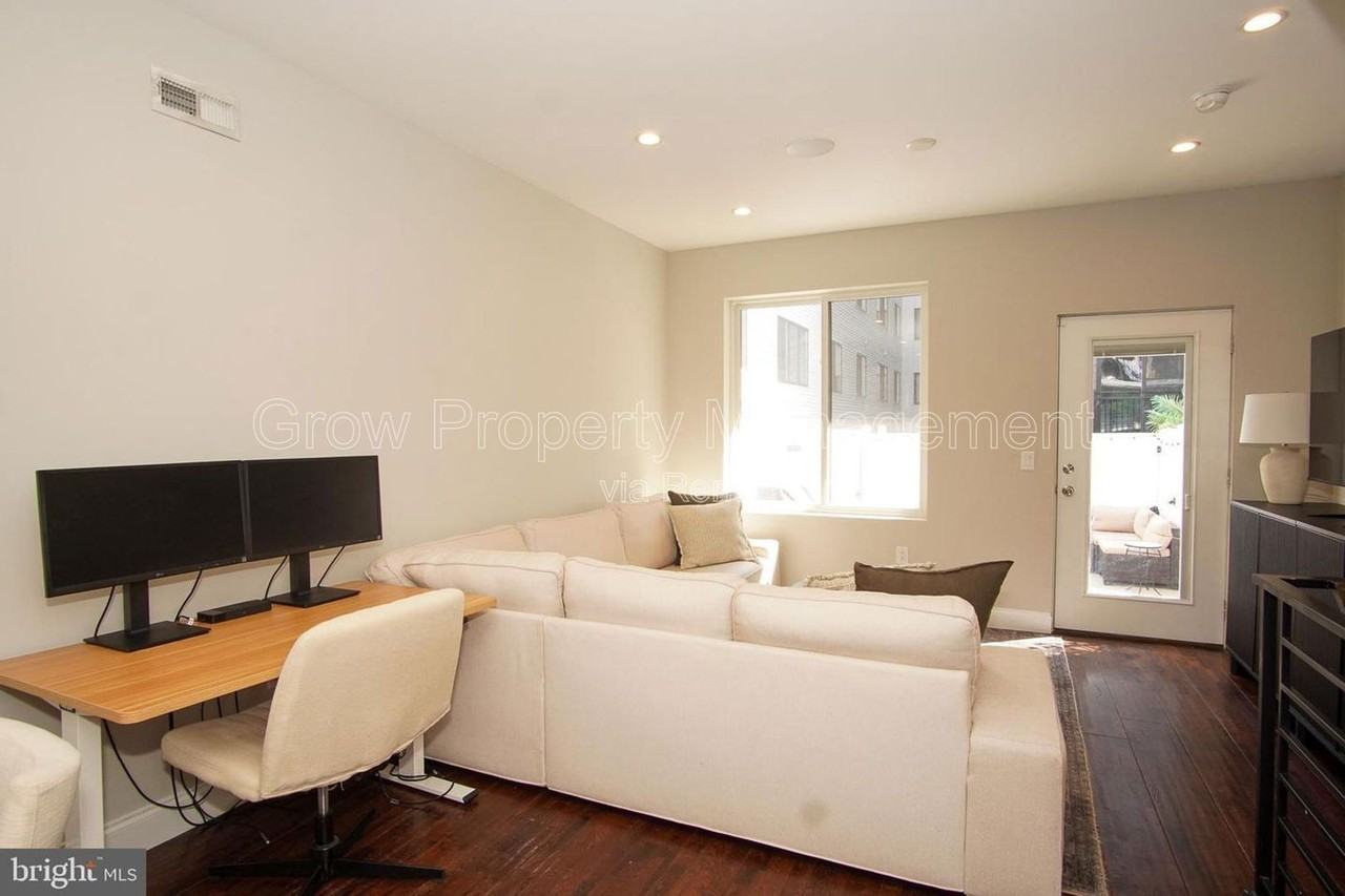 1616 Cambridge St #A - Photo 3 of 26