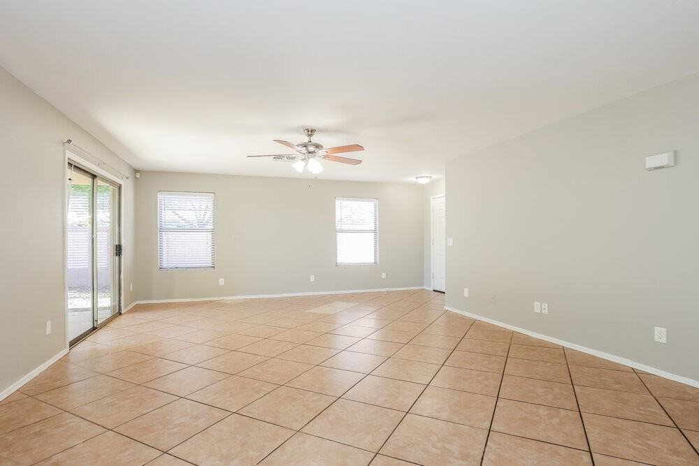 6999 W Rose Ln - Photo 3 of 16