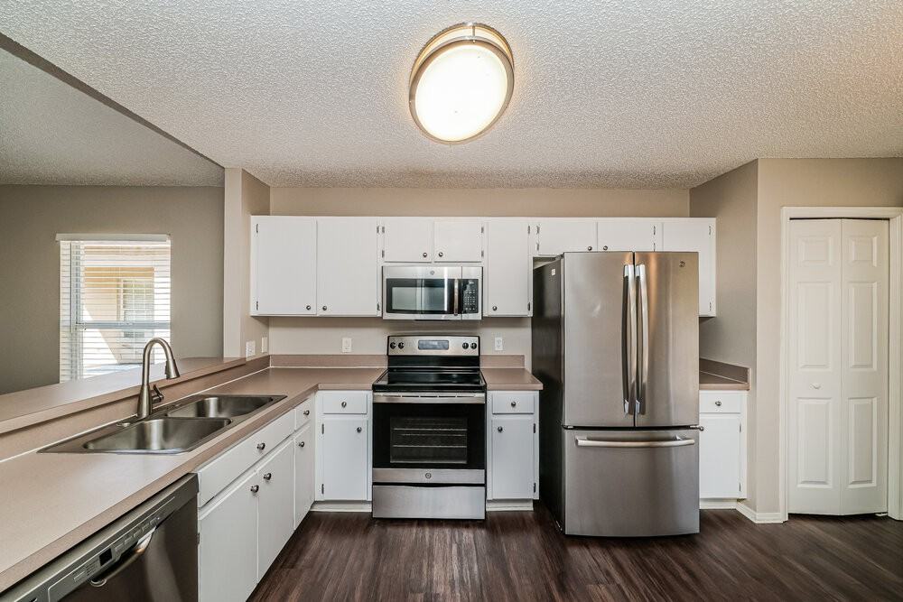 8730 Morrison Oaks Ct - Photo 6 of 16