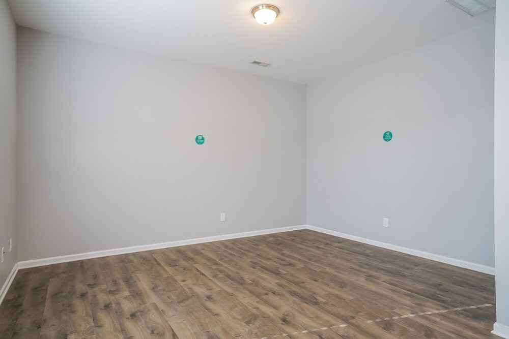 115 Oakdale Ave - Photo 4 of 17