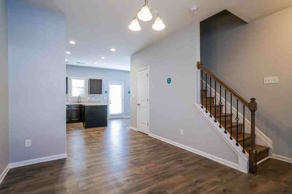 115 Oakdale Ave - Photo 6 of 17