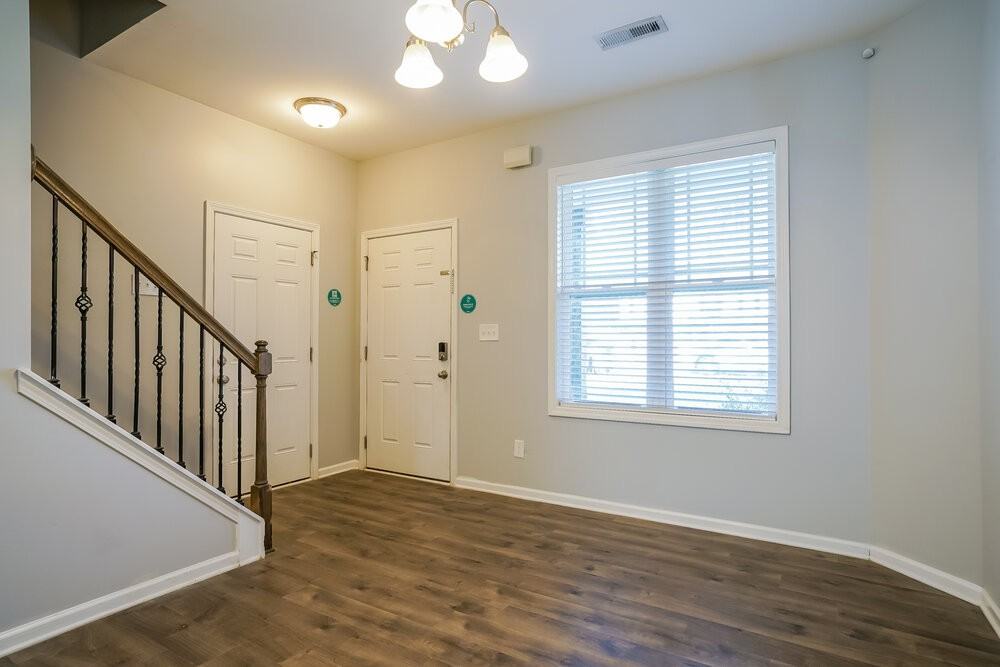 115 Oakdale Ave - Photo 7 of 17