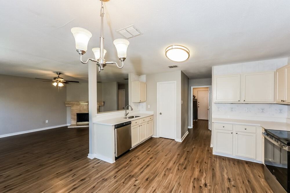 8764 Stonebriar Ln - Photo 7 of 17