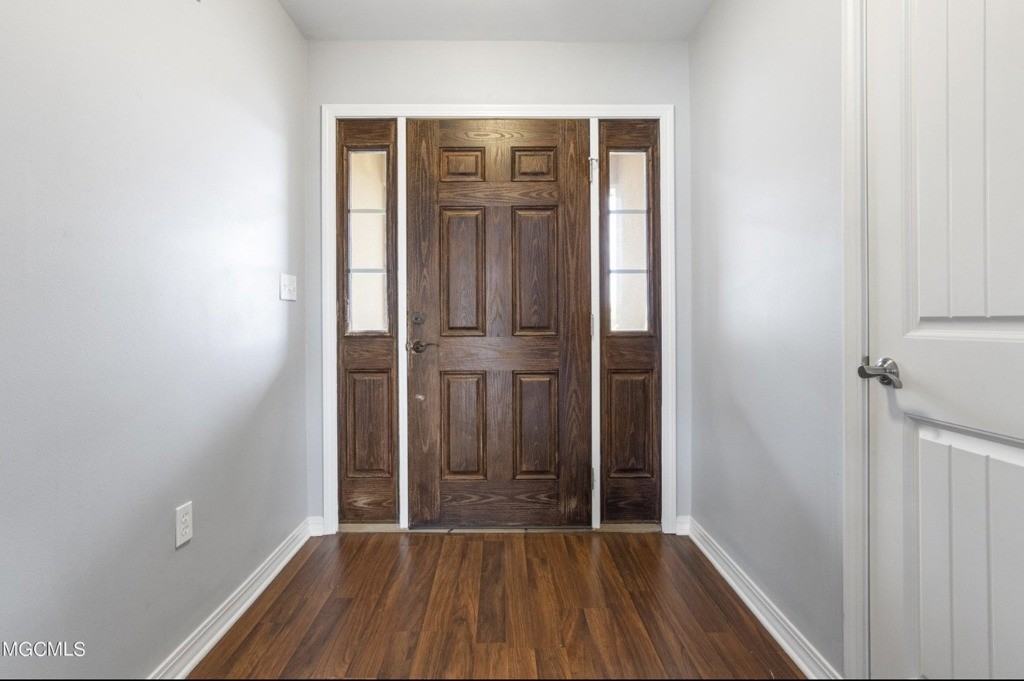 3005 Sydney St - Photo 2 of 23