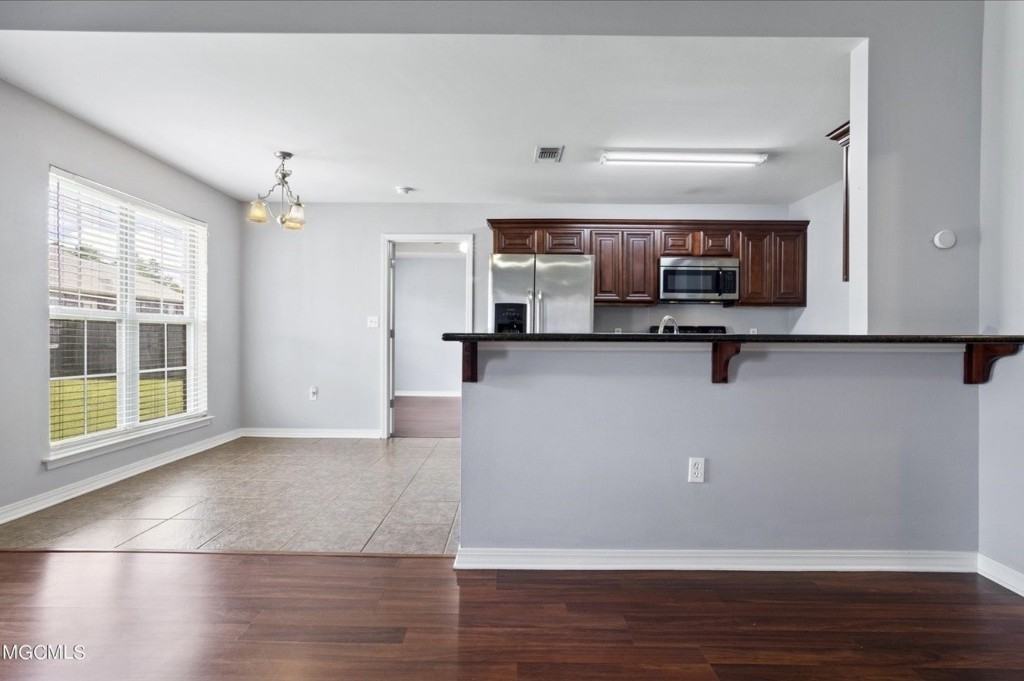 3005 Sydney St - Photo 6 of 23