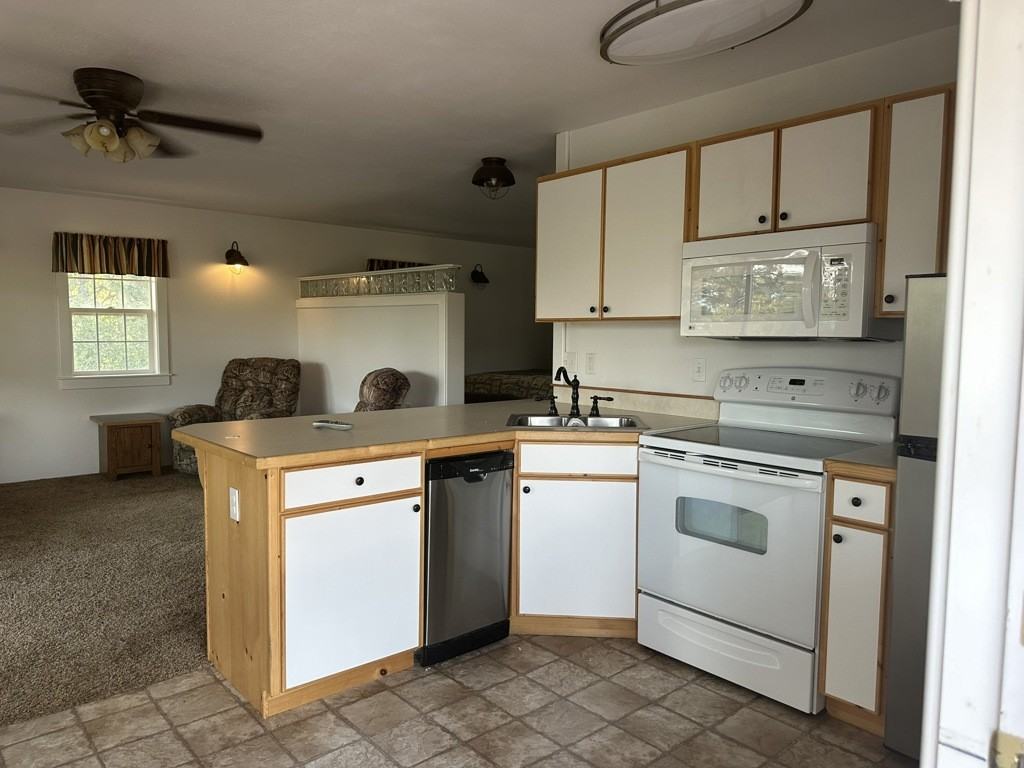 572 Packer John Dr #B - Photo 2 of 12