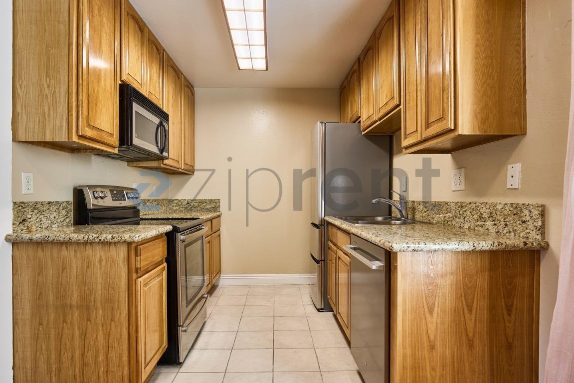 1010 W Macarthur Blvd #47 - Photo 6 of 22