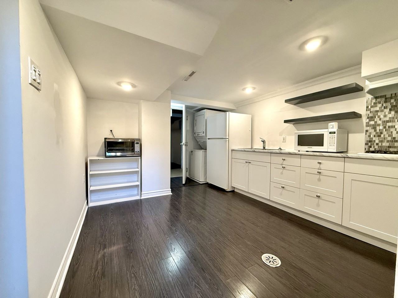 16 Ridgeview Ave #2 - Photo 4 of 13