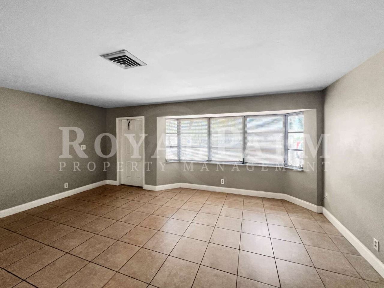 7300 Barragan Rd - Photo 6 of 32